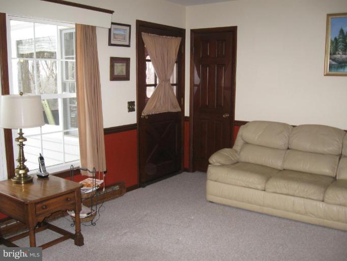21990 Blue Ridge Mountain Road Paris, VA 20130 - Photo 10 of 30 Living Room #2