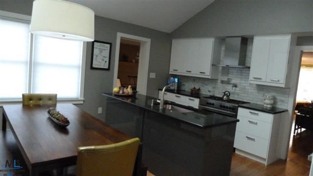 1046 Hampton Road Grosse Pointe, MI 48236 - Photo 7 of 25 31127546-6.JPG