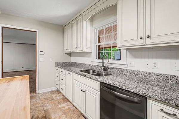 $365,000 | 3005 Highway 52 West, Lafayette, TN 37083