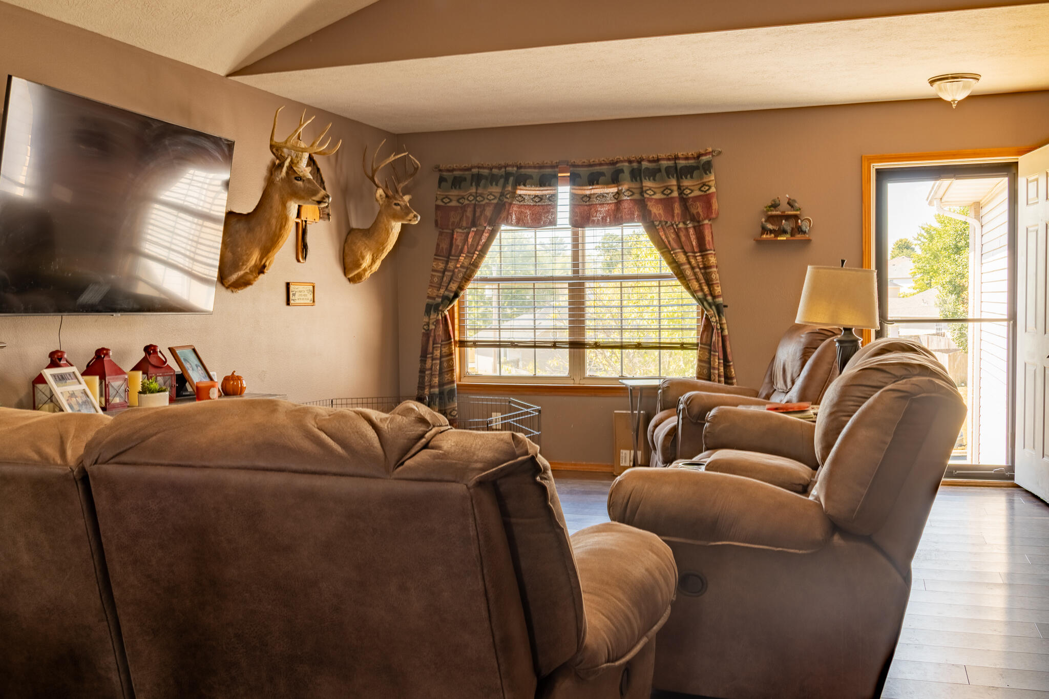 403 West Chestnut Road Nixa, MO 65714 - Photo 2 of 15 403wChestnut(6of35) (1)