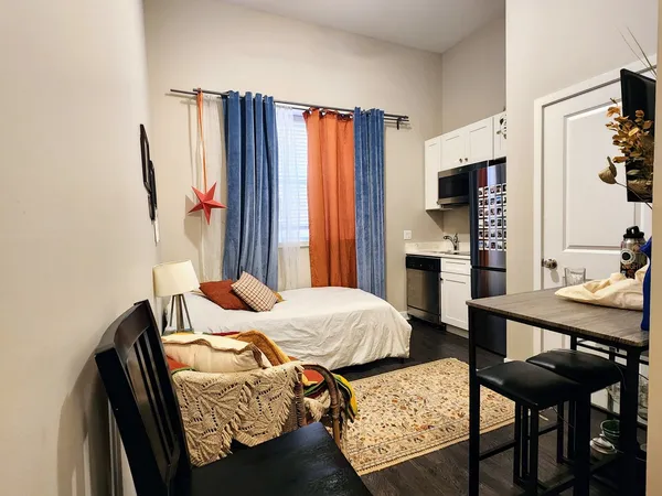 $1,100 | 1409 West Diversey Parkway, Unit 108, Chicago, IL 60614