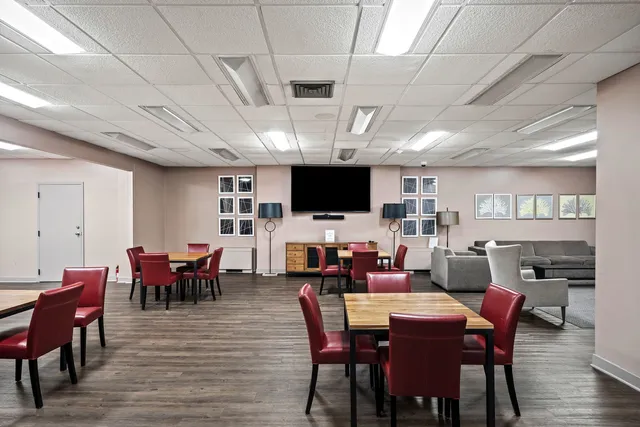 $205,000 | 3930 North Pine Grove Avenue, Unit 2010, Chicago, IL 60613