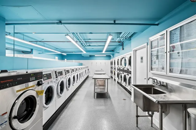 $205,000 | 3930 North Pine Grove Avenue, Unit 2010, Chicago, IL 60613