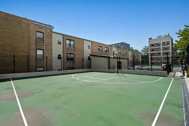 $205,000 | 3930 North Pine Grove Avenue, Unit 2010, Chicago, IL 60613