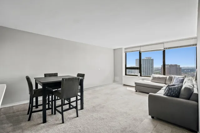 $205,000 | 3930 North Pine Grove Avenue, Unit 2010, Chicago, IL 60613