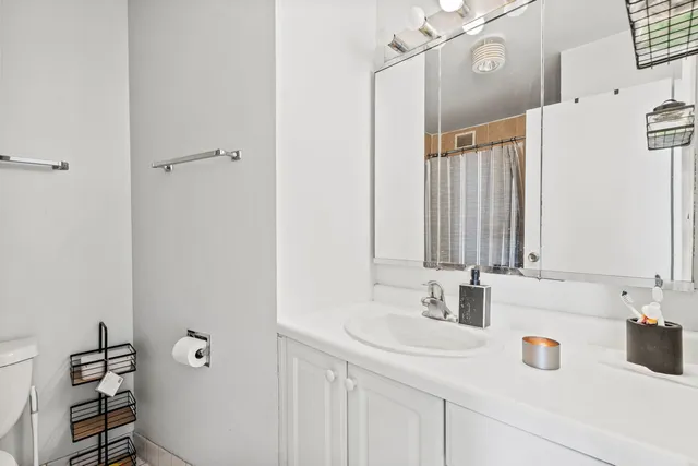 $205,000 | 3930 North Pine Grove Avenue, Unit 2010, Chicago, IL 60613