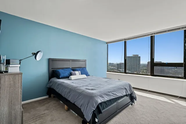 $205,000 | 3930 North Pine Grove Avenue, Unit 2010, Chicago, IL 60613