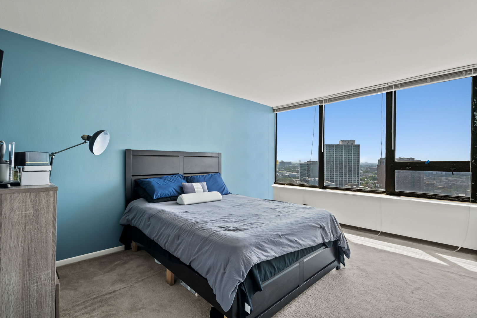 3930 North Pine Grove Avenue, Unit 2010 Chicago, IL 60613 - Photo 8 of 18