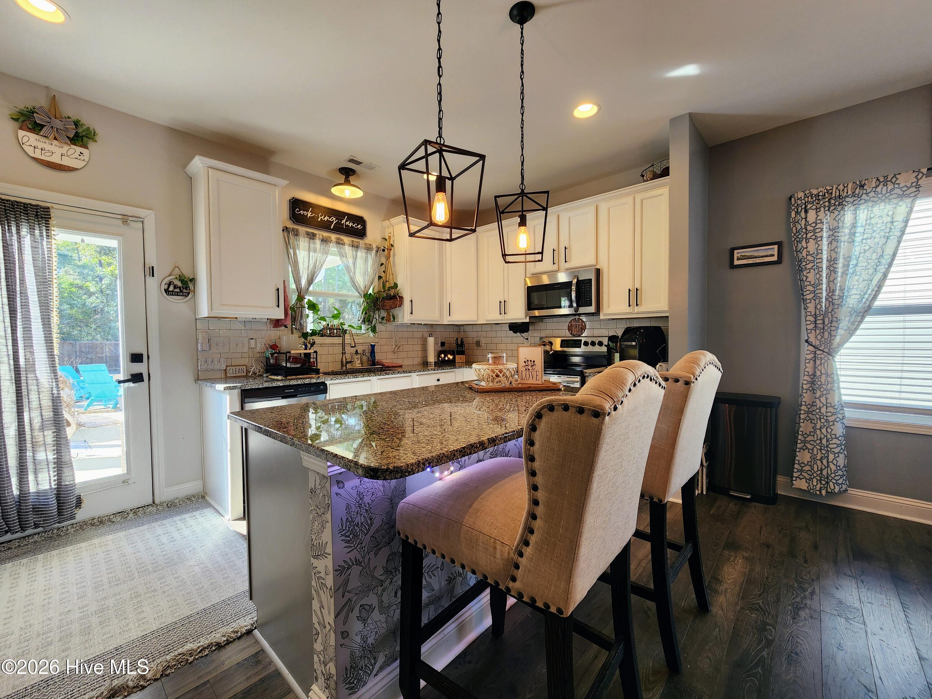 1133 Spincast Road Southport, NC 28461 - Photo 8 of 64 Breakfast Bar