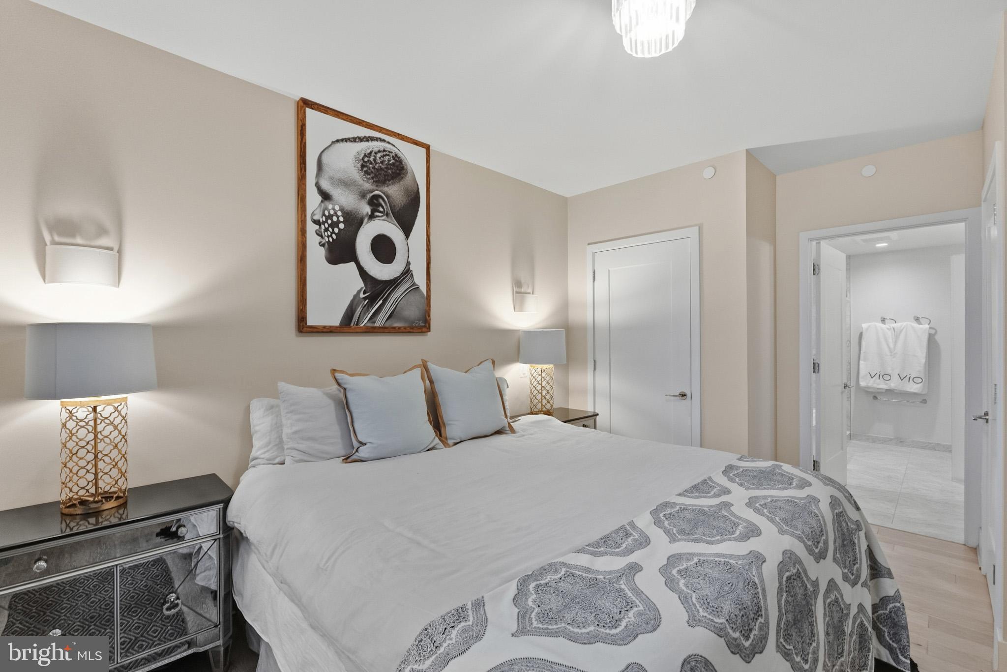 45 Sutton Square Southwest, Unit 403 Washington, DC 20024 - Photo 28 of 80 a bedroom with a bed and lamp