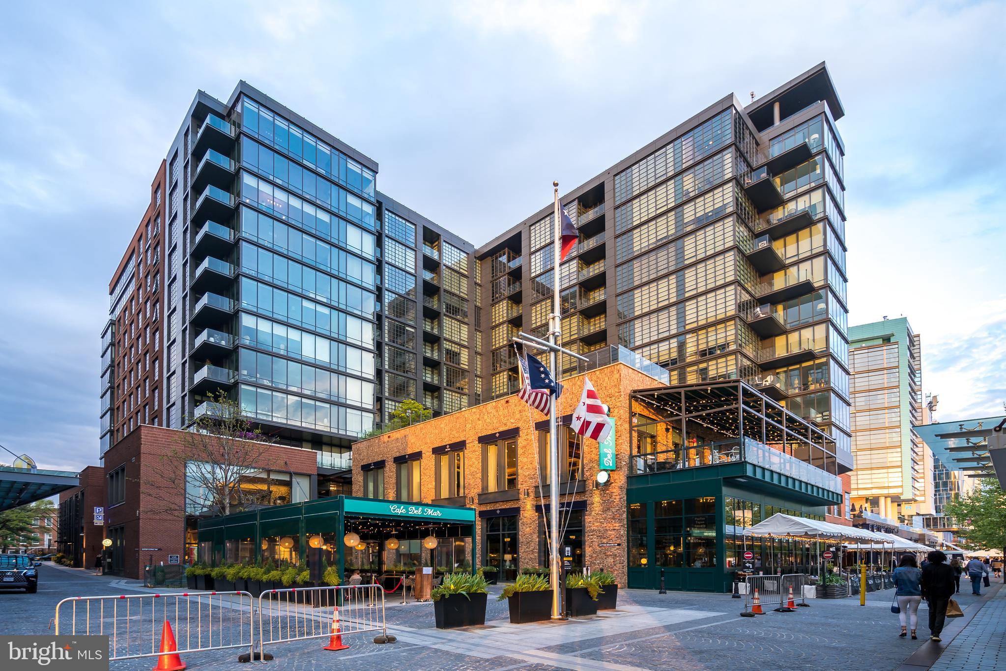 45 Sutton Square Southwest, Unit 403 Washington, DC 20024 - Photo 47 of 80 a view of a building with a street