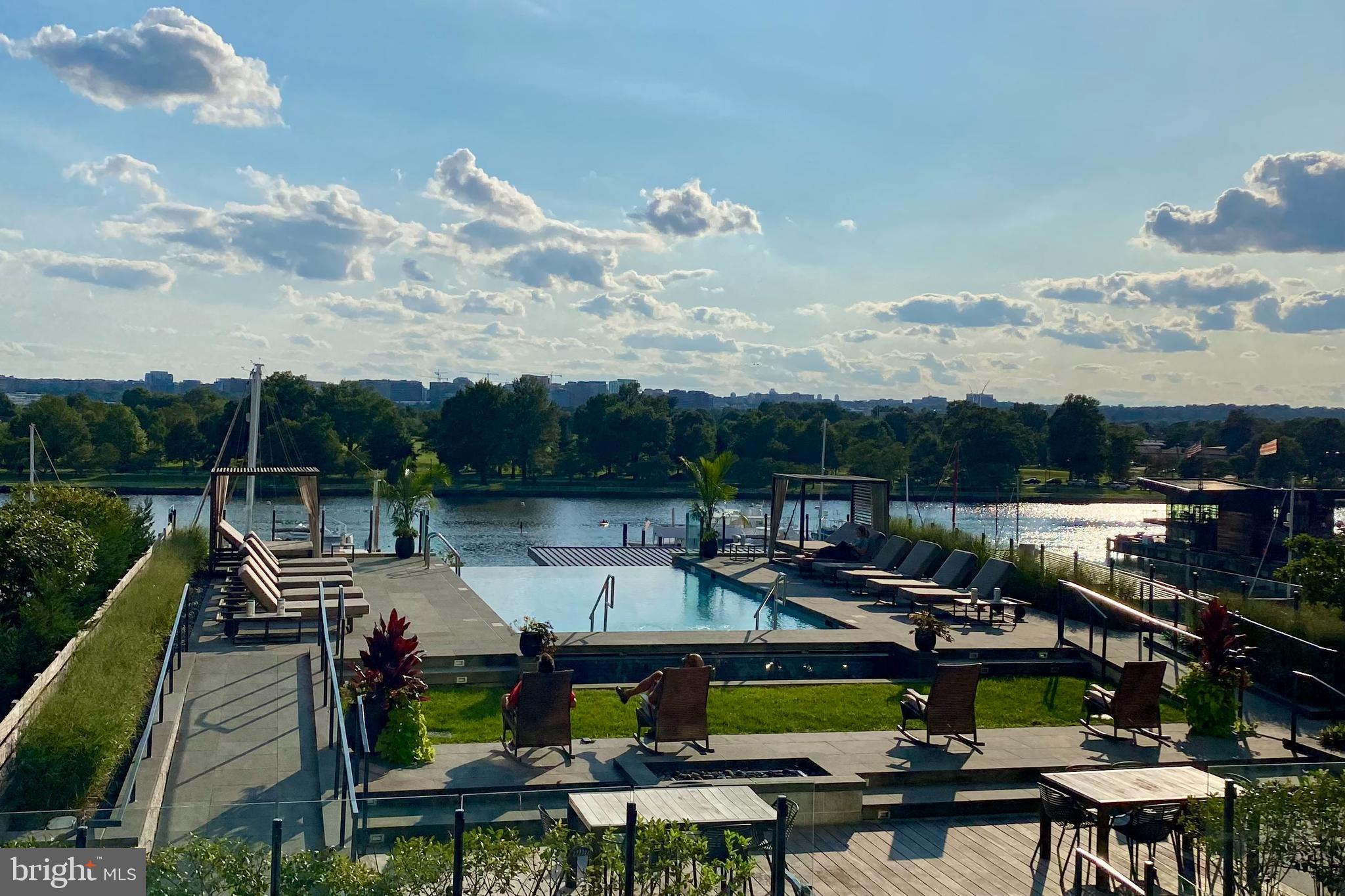 45 Sutton Square Southwest, Unit 403 Washington, DC 20024 - Photo 8 of 80