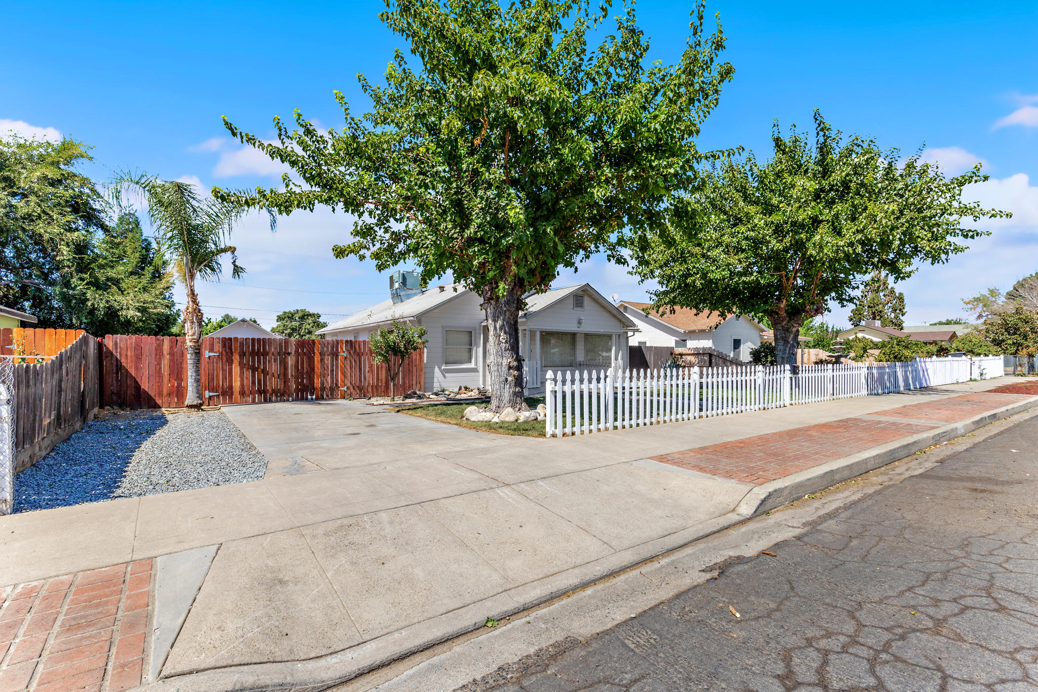 380 South Filbert Road Exeter, CA 93221 - Photo 2 of 27 SFilbert03
