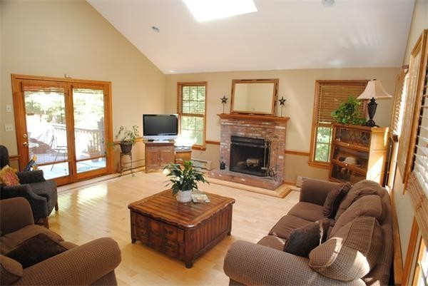 386 Simpson Road Marlborough, MA 01752 - Photo 2 of 22 Gallery Image 2