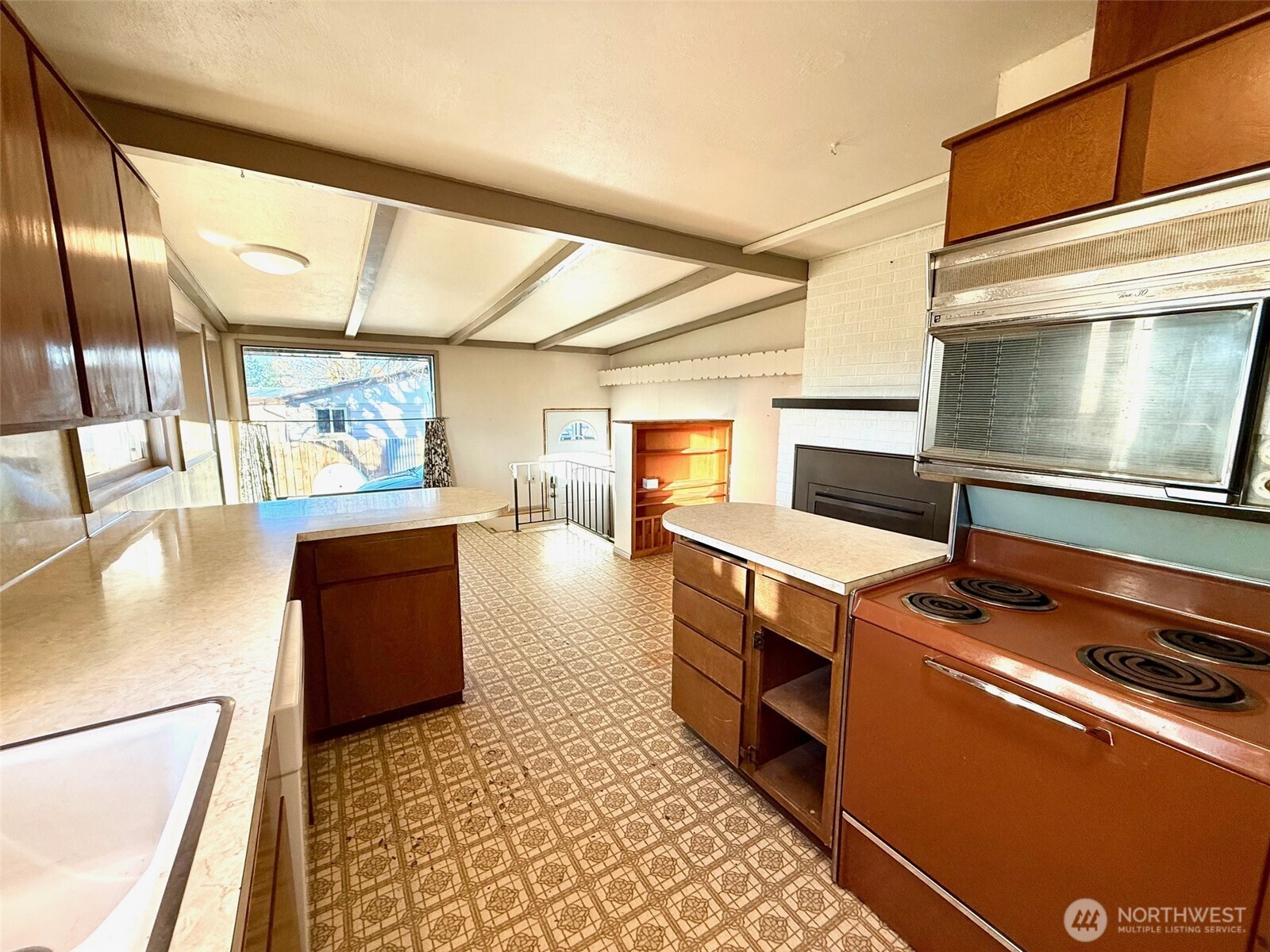 1006 East Dobson Road Odessa, WA 99159 - Photo 13 of 38 a kitchen with stainless steel appliances granite countertop a stove and a sink