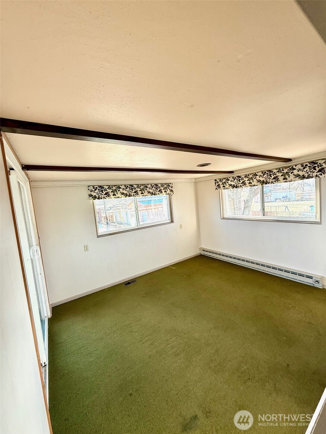 1006 East Dobson Road Odessa, WA 99159 - Photo 19 of 38 with view of a big room with wooden floor