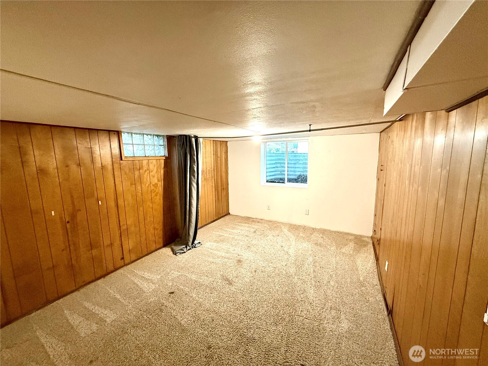 1006 East Dobson Road Odessa, WA 99159 - Photo 22 of 38 a view of an empty room with a window