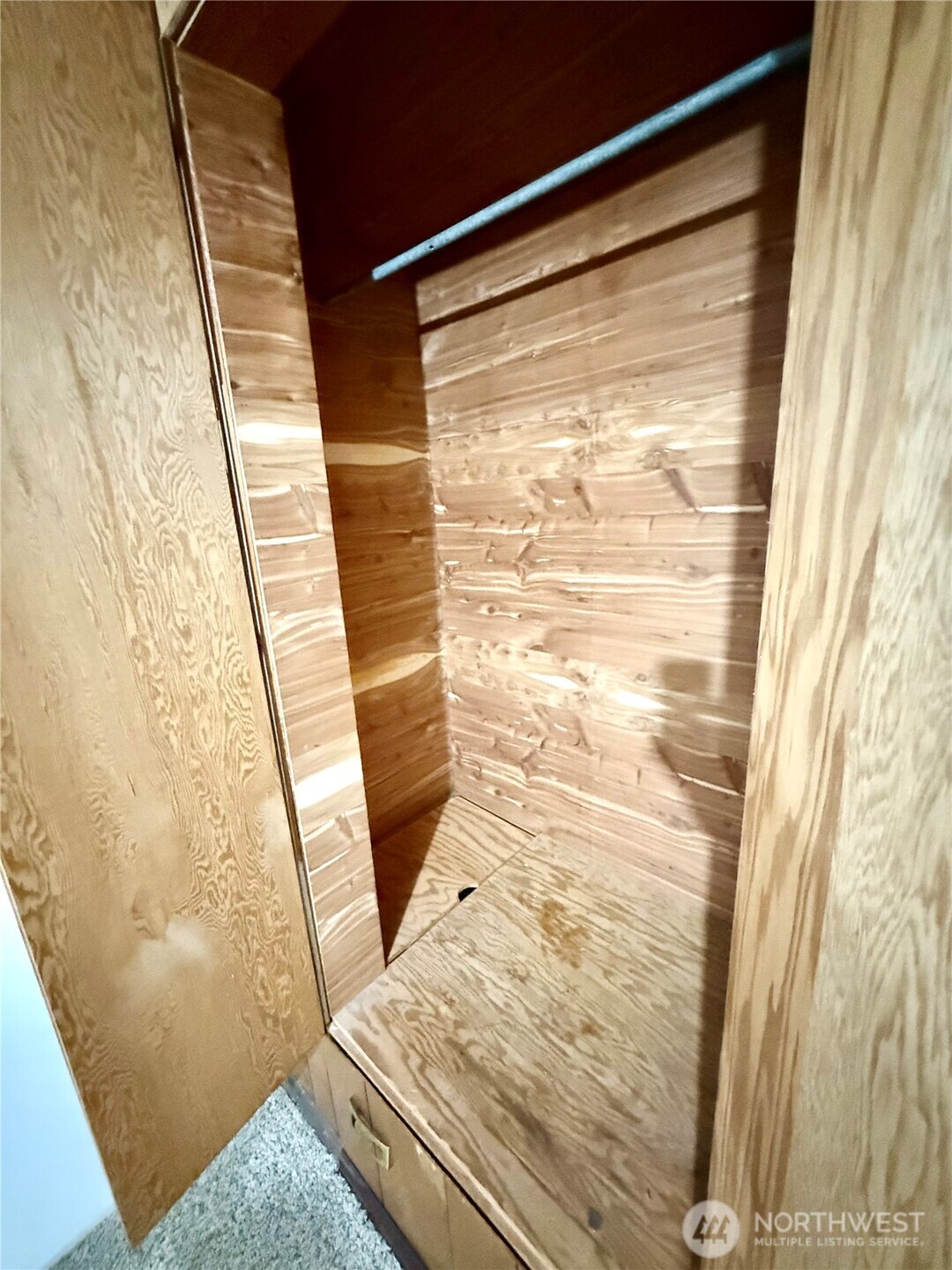 1006 East Dobson Road Odessa, WA 99159 - Photo 24 of 38 a bathroom with a shower