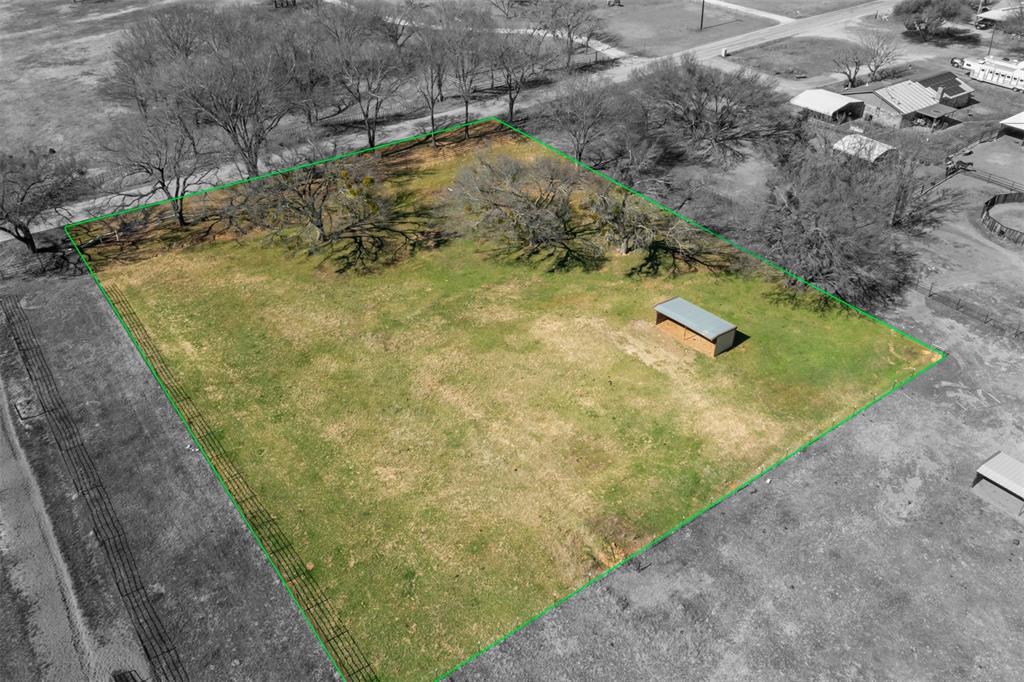 700 Gilliland Road Springtown, TX 76082 - Photo 12 of 12 a view of a yard