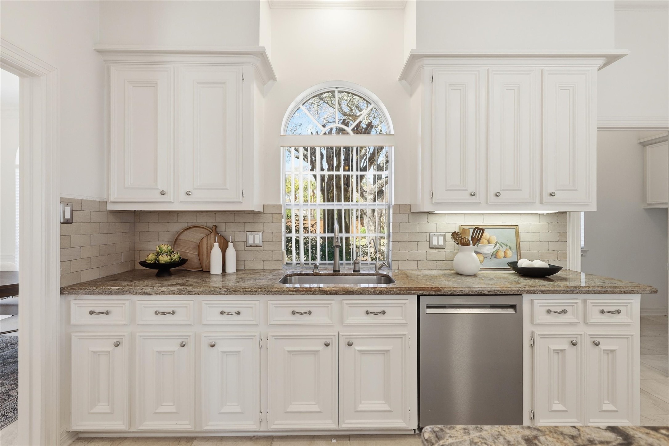 1918 Winter Knoll Way Houston, TX 77062 - Photo 10 of 46 Modern kitchen sink with touch-activated faucet for added convenience.