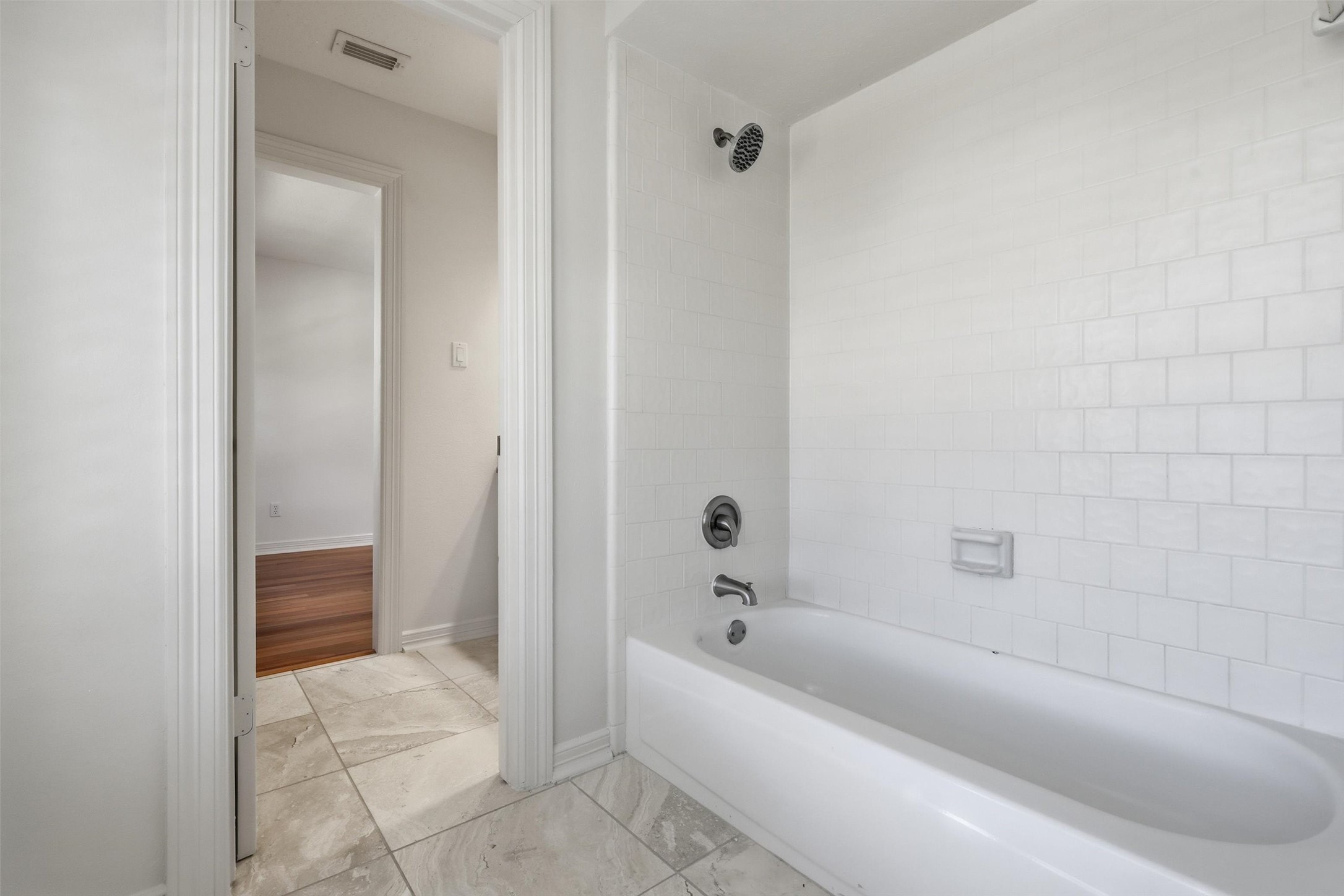 1918 Winter Knoll Way Houston, TX 77062 - Photo 39 of 46 Jack & Jill bathroom with dual access from two bedrooms, featuring granite countertops and a tub/shower combo.