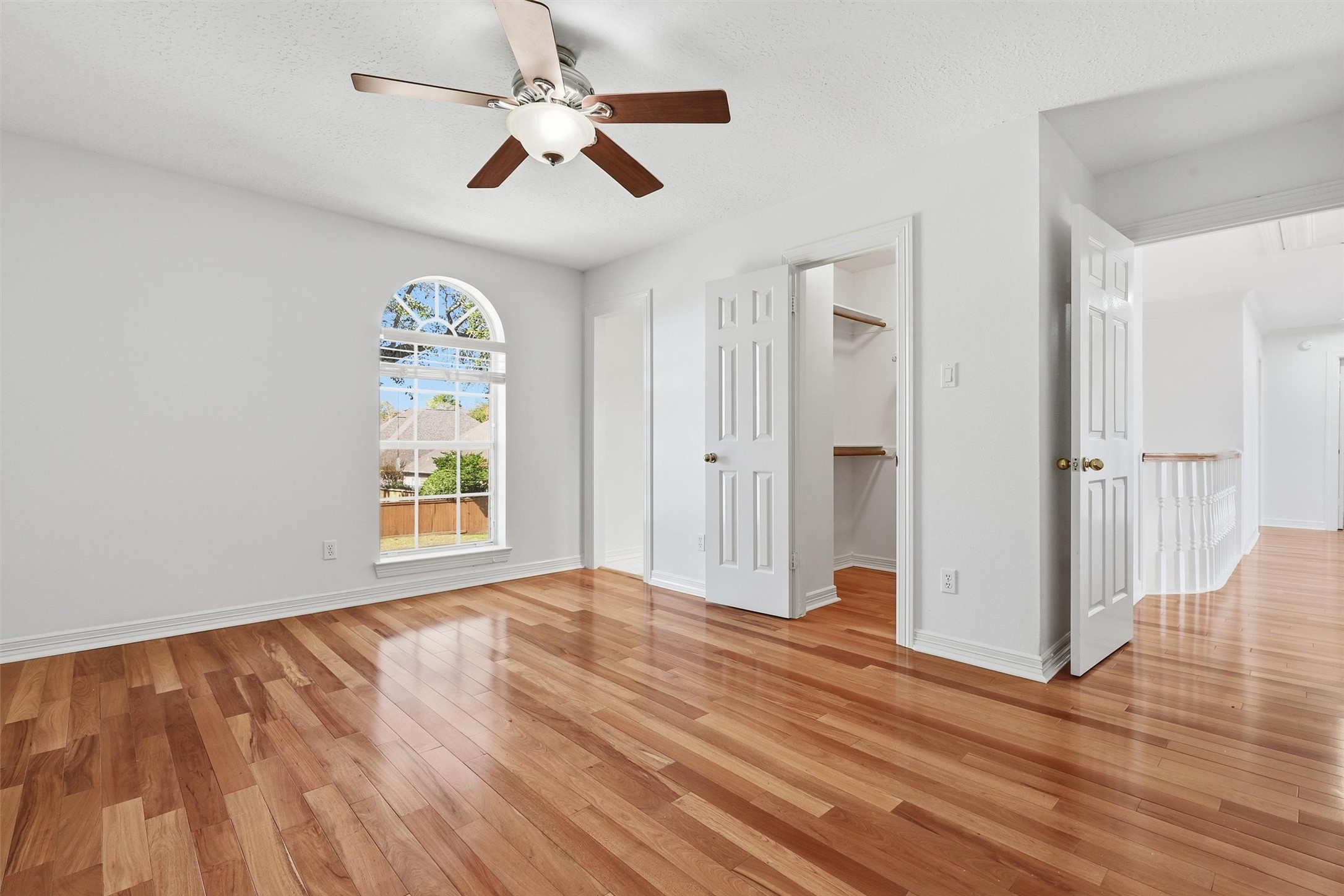 1918 Winter Knoll Way Houston, TX 77062 - Photo 40 of 46 Secondary bedroom with private sink and shared access to the Jack & Jill bathroom, ideal for family convenience.