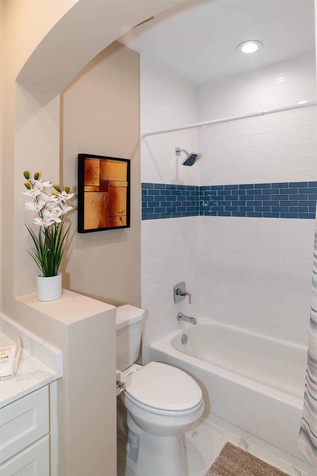 6192 Northwest 24th Street Boca Raton, FL 33434 - Photo 25 of 57 a bathroom with a sink a toilet and a bathtub