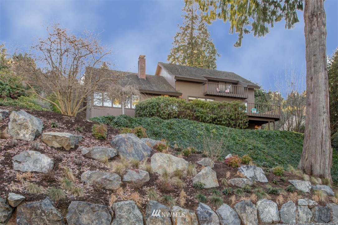 8230 Talbot Road Edmonds, WA 98026 - Photo 2 of 23 Gallery Image 2