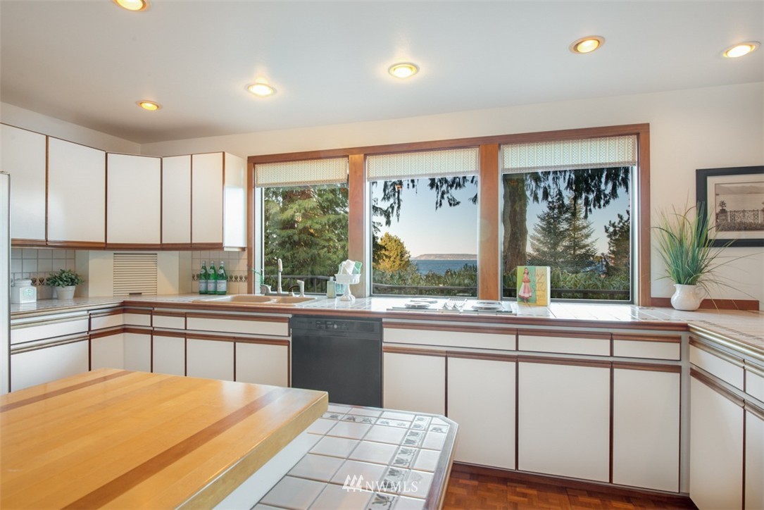 8230 Talbot Road Edmonds, WA 98026 - Photo 11 of 23 Gallery Image 11