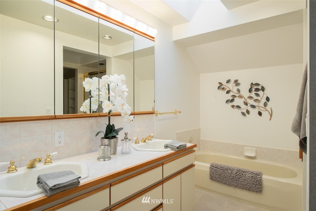 8230 Talbot Road Edmonds, WA 98026 - Photo 15 of 23 Gallery Image 15