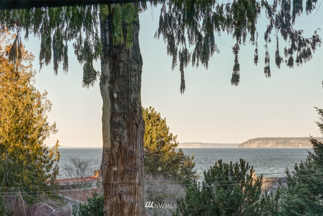 8230 Talbot Road Edmonds, WA 98026 - Photo 3 of 23 Gallery Image 3