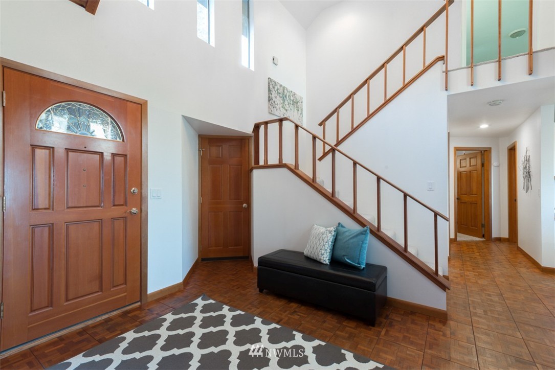 8230 Talbot Road Edmonds, WA 98026 - Photo 4 of 23 Gallery Image 4
