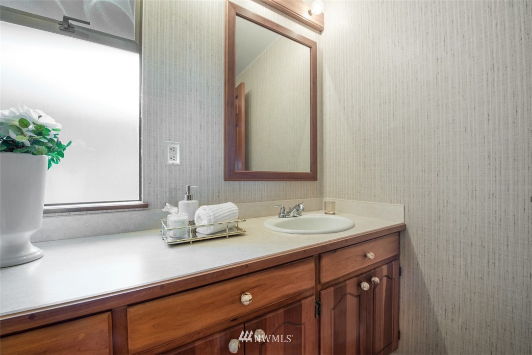 8230 Talbot Road Edmonds, WA 98026 - Photo 8 of 23 Gallery Image 8