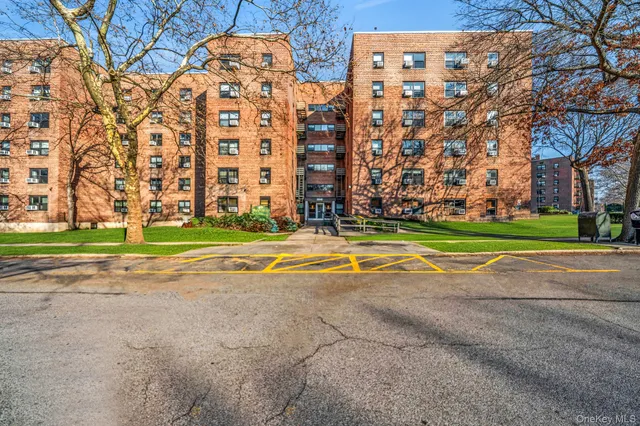 $249,999 | 213-05 75th Avenue, Unit 4N | Oakland Gardens