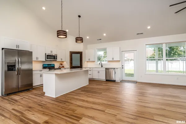 $435,000 | 1106 Horizon Drive, Marion, IL 62959