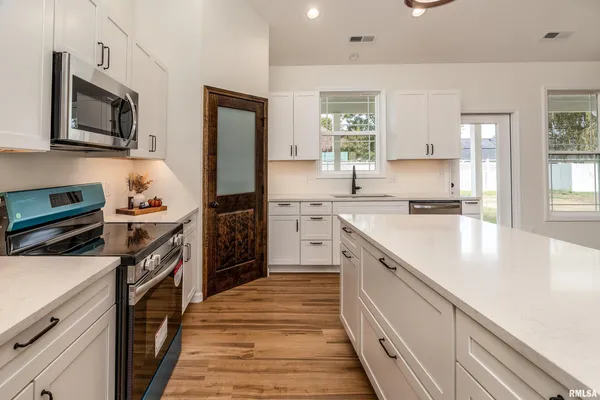 $435,000 | 1106 Horizon Drive, Marion, IL 62959