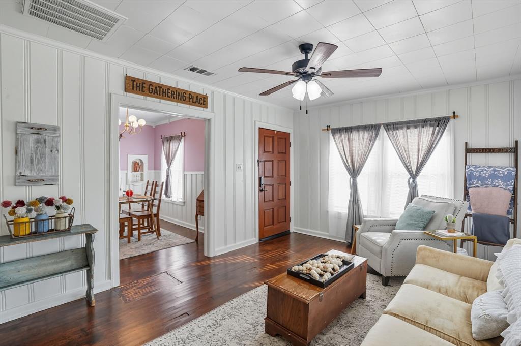 3244 Ryan Avenue Fort Worth, TX 76110 - Photo 8 of 31 a living room with furniture and a window