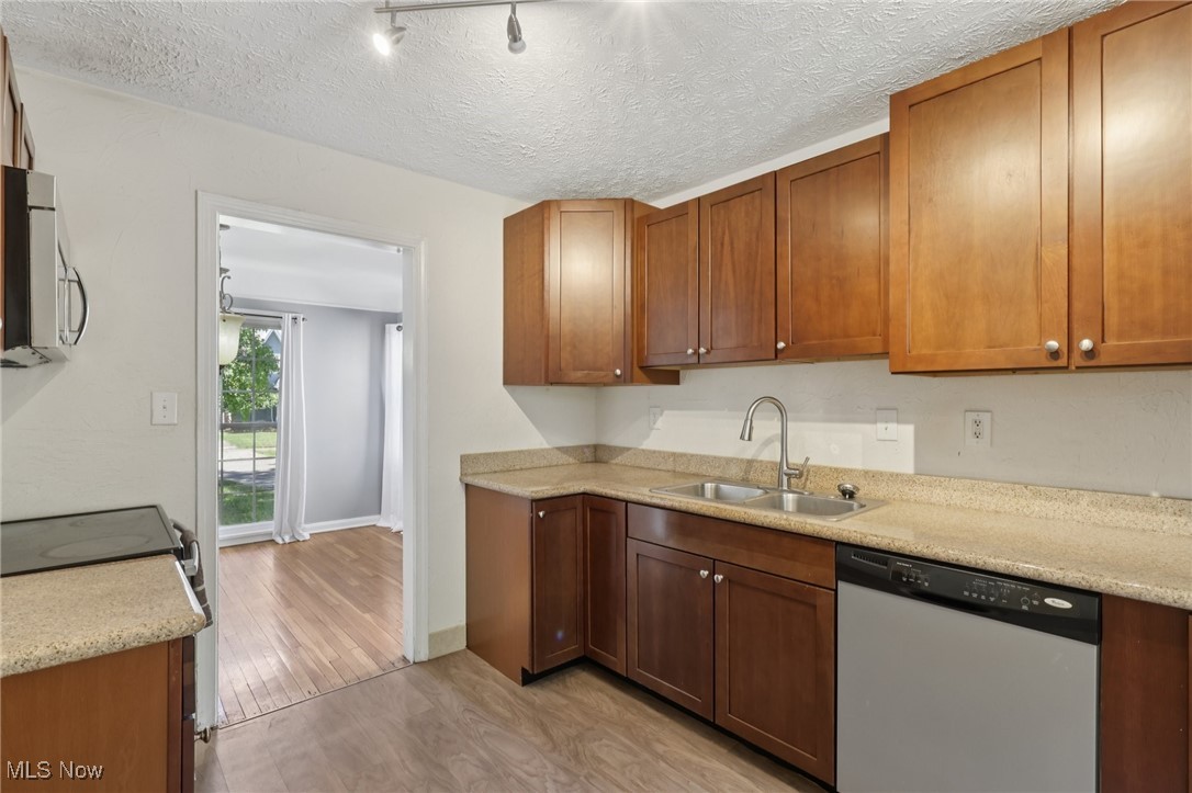 2187 Barrington Road Cleveland, OH 44118 - Photo 11 of 50