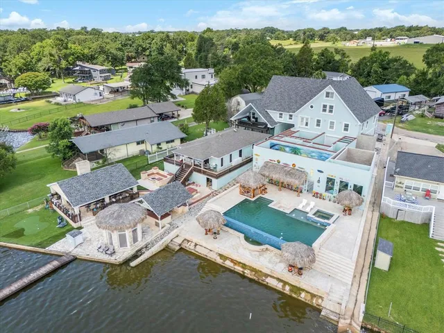 $1,200,000 | 220 Pinoak Drive, Mabank, TX 75156