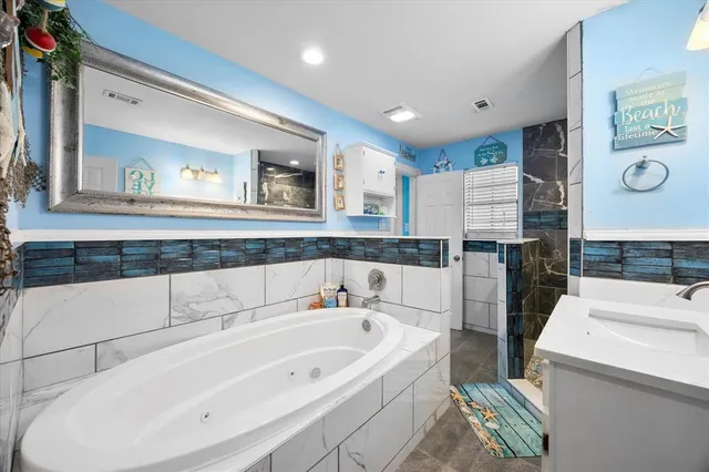 $1,200,000 | 220 Pinoak Drive, Mabank, TX 75156