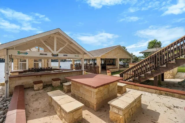 $1,200,000 | 220 Pinoak Drive, Mabank, TX 75156