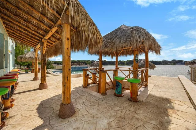 $1,200,000 | 220 Pinoak Drive, Mabank, TX 75156