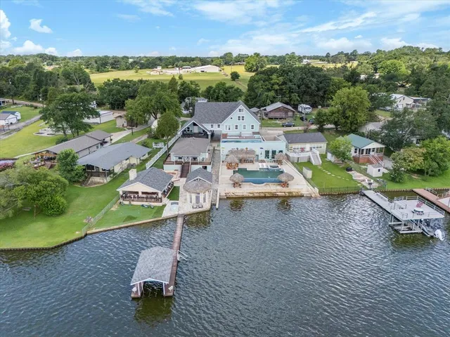 $1,200,000 | 220 Pinoak Drive, Mabank, TX 75156