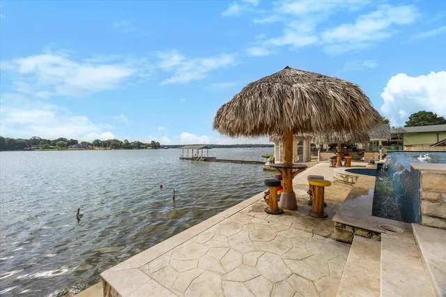 $1,200,000 | 220 Pinoak Drive, Mabank, TX 75156