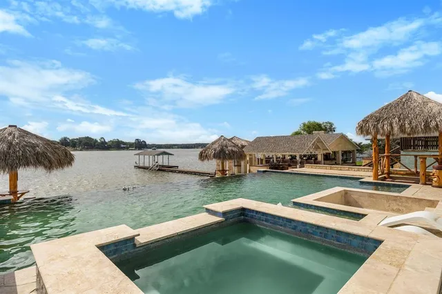 $1,200,000 | 220 Pinoak Drive, Mabank, TX 75156