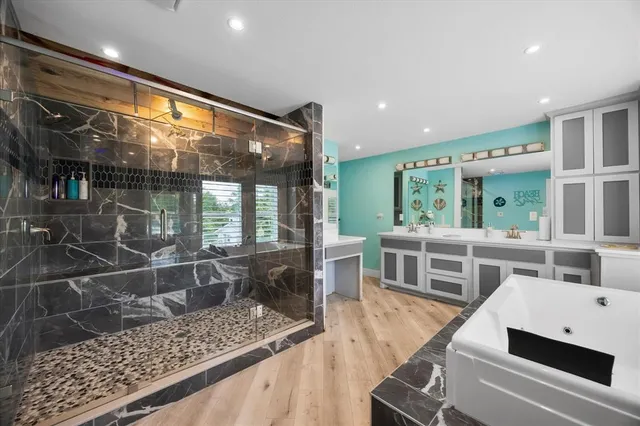 $1,200,000 | 220 Pinoak Drive, Mabank, TX 75156