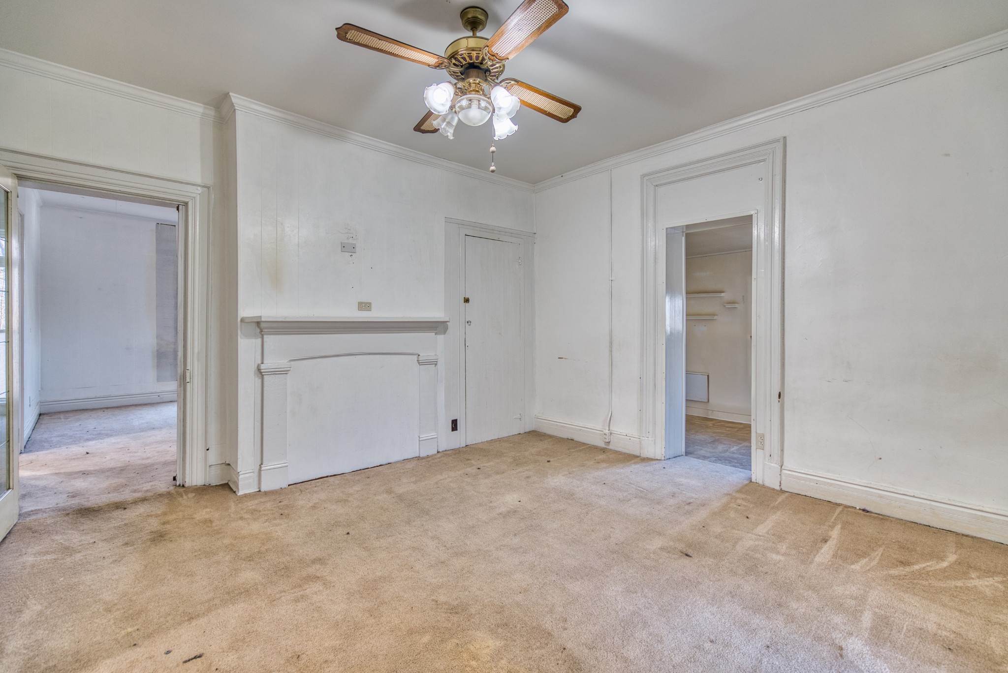 62 North Main Street Springfield, TN 37172 - Photo 30 of 69 an empty room with closet and a ceiling fan