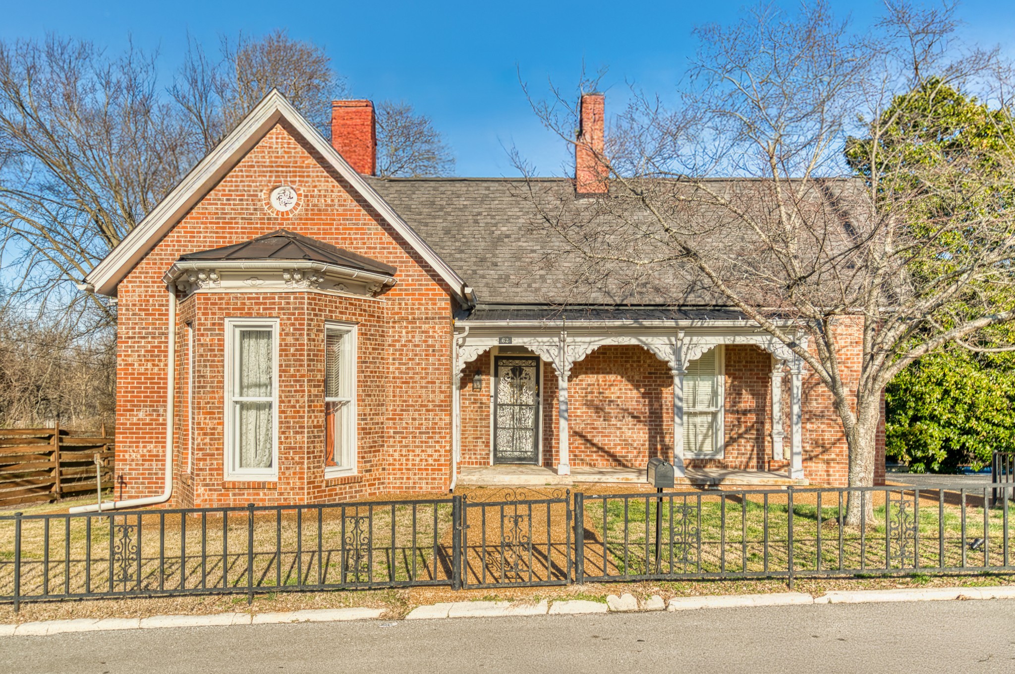 62 North Main Street Springfield, TN 37172 - Photo 5 of 69 a front view of a house