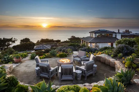 a view of a terrace with sitting area