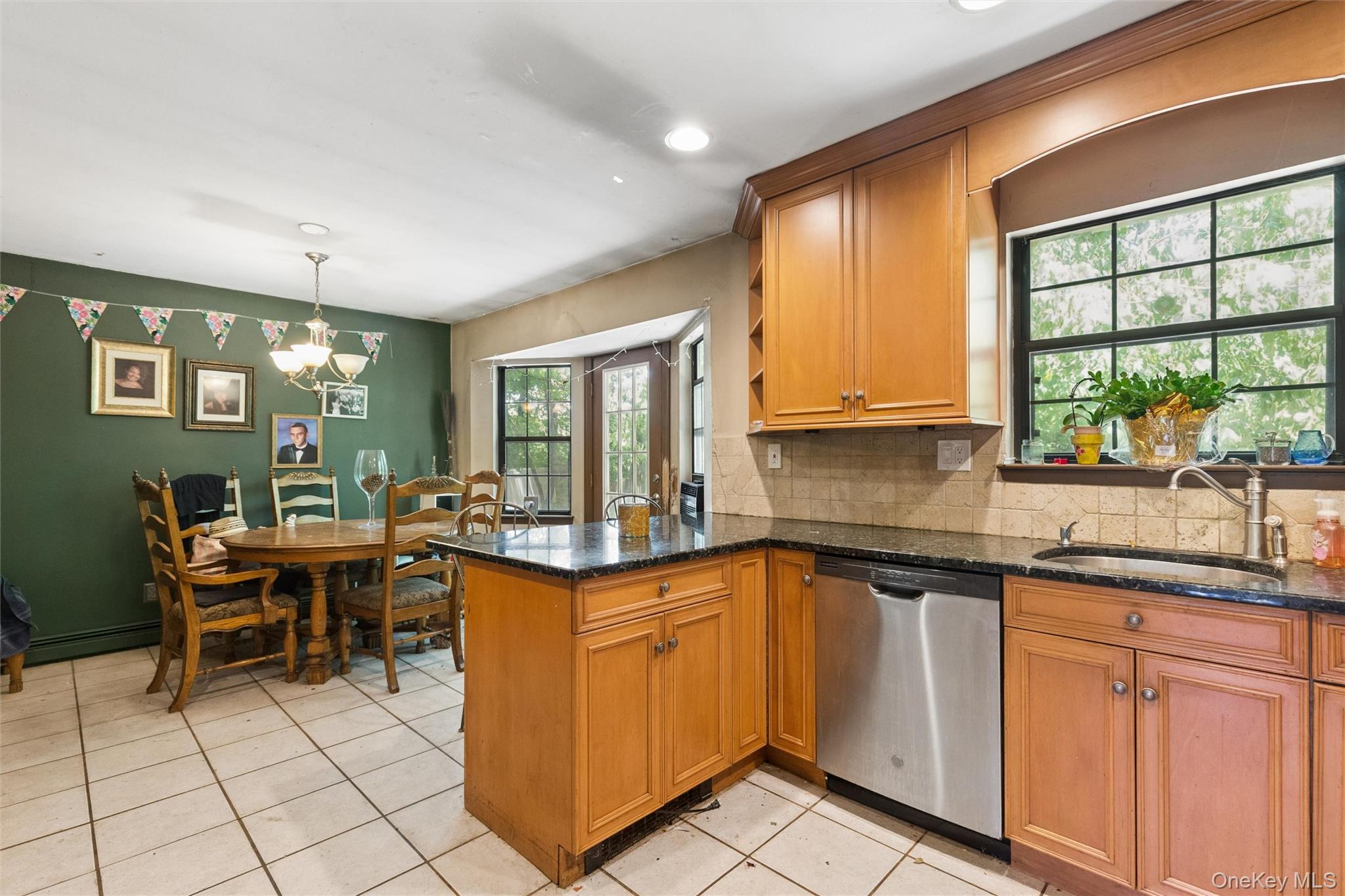 111 South Coleman Road Centereach, NY 11720 - Photo 5 of 33